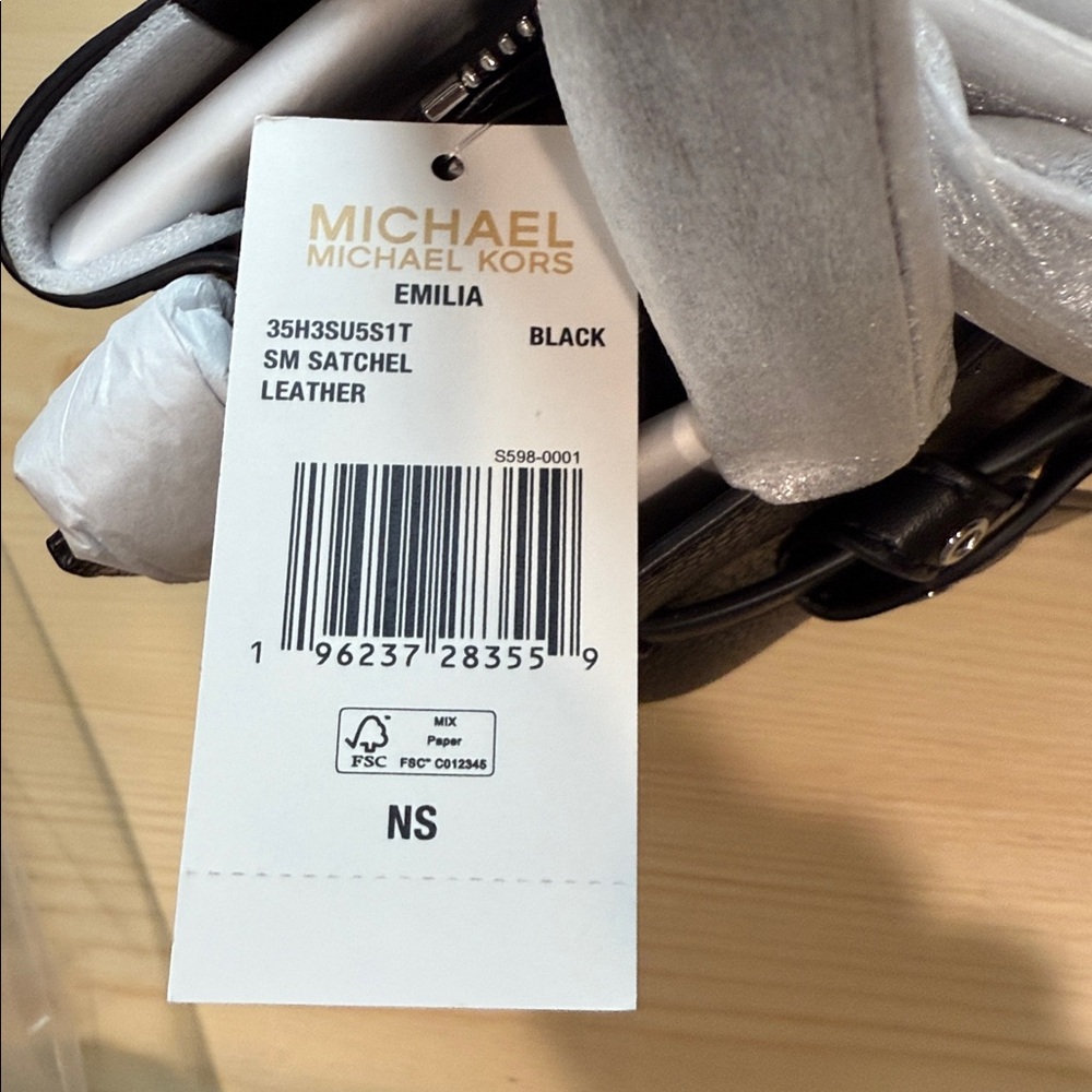 New! Michael Kors Black Emilia Small Pebbled Leather. - Picture 4 of 4